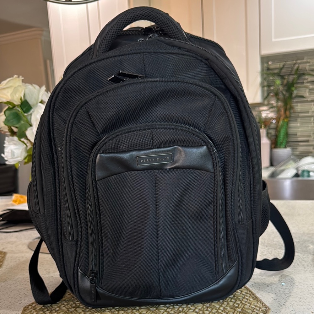 🖤Perry Ellis 140 Laptop Backpack